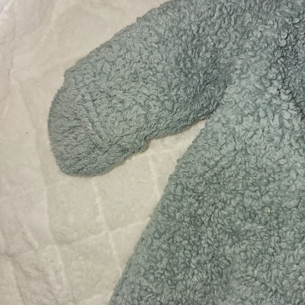 0Carter's Fuzzy Teal Hooded Footie